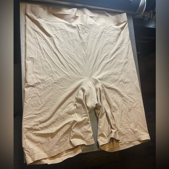 Knix 6” long thigh savers - Picture 5 of 5